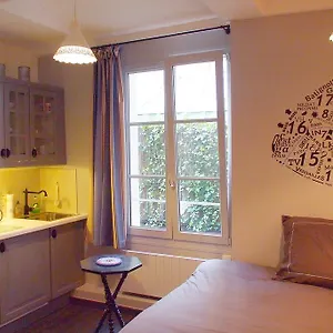  Apartment Petit - Oasis In Marais France